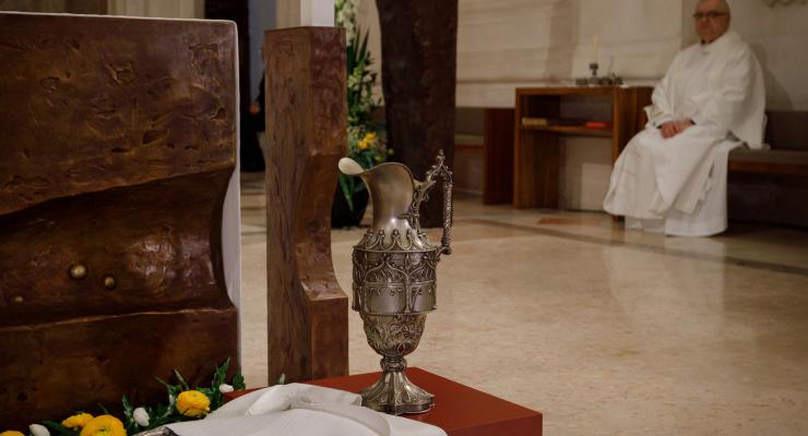“Este ano, é nas nossas casas que o Senhor Jesus quer celebrar a Páscoa!”